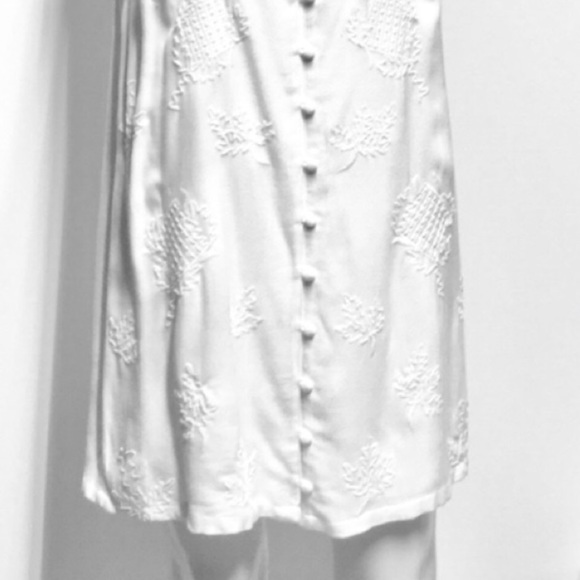 NWT GIANNI BINI Front Button Embroidered Dress - Picture 4 of 9